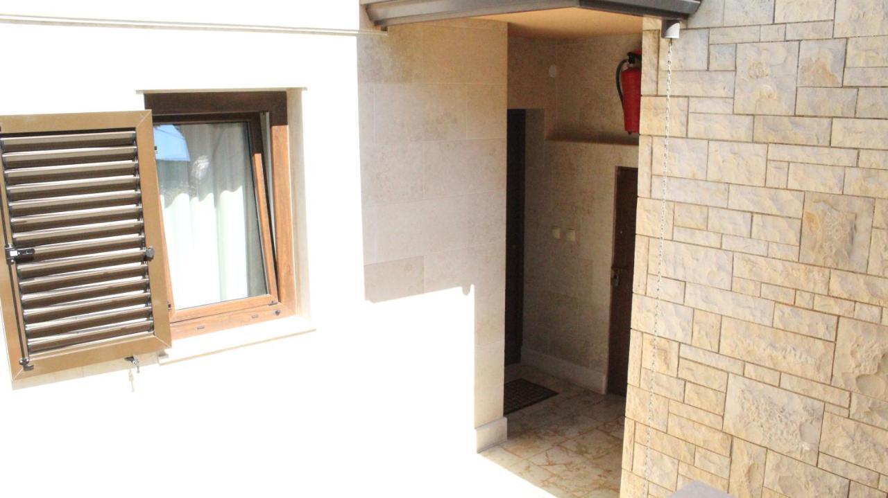 Apartman 100M2, Full Opremljen, Privatni Parking. Пула Экстерьер фото