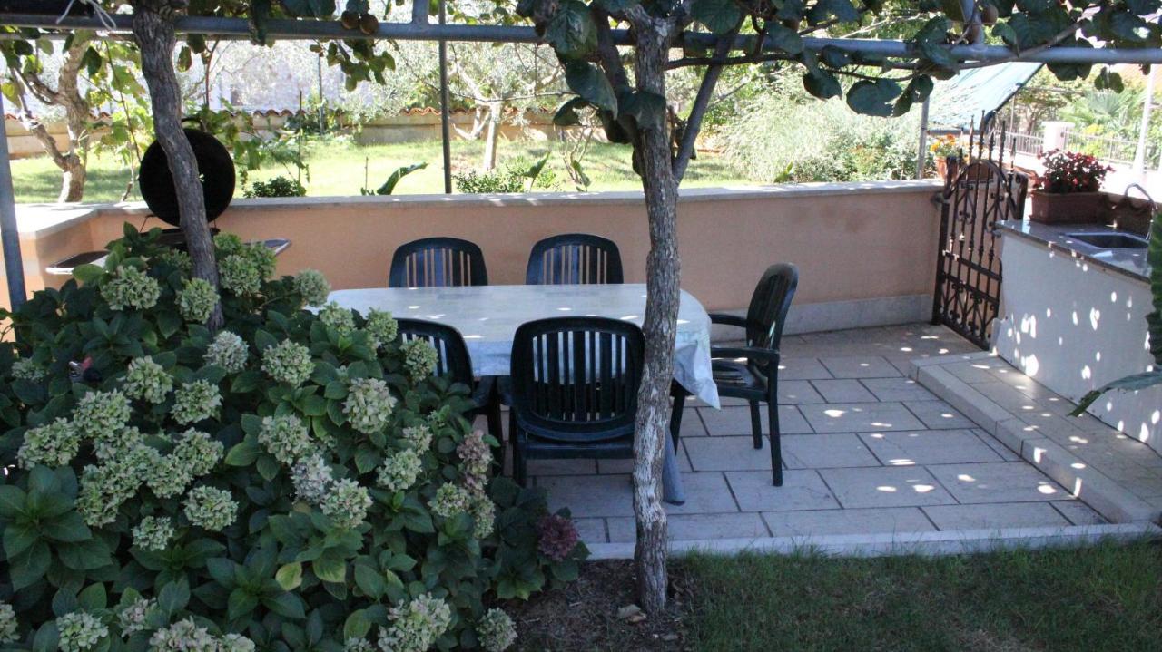 Apartman 100M2, Full Opremljen, Privatni Parking. Пула Экстерьер фото