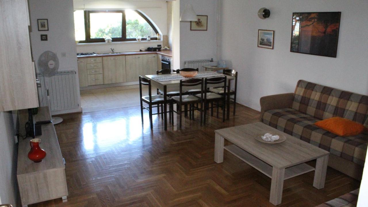 Apartman 100M2, Full Opremljen, Privatni Parking. Пула Экстерьер фото