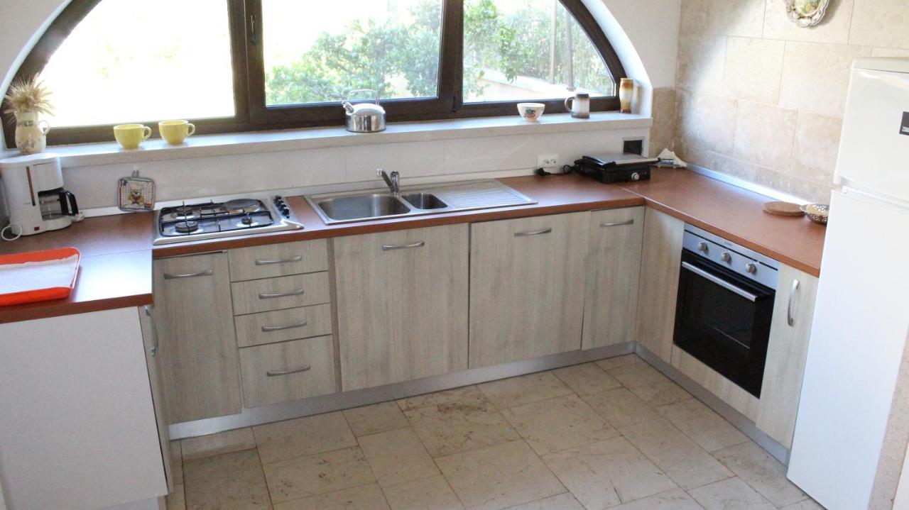 Apartman 100M2, Full Opremljen, Privatni Parking. Пула Экстерьер фото