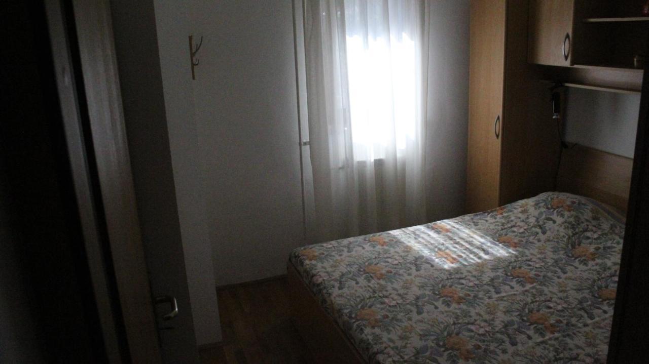 Apartman 100M2, Full Opremljen, Privatni Parking. Пула Экстерьер фото